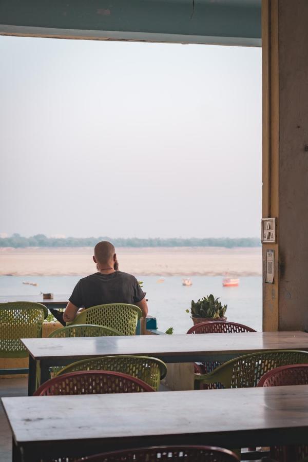 Vishnu Rest House Varanasi Exterior photo