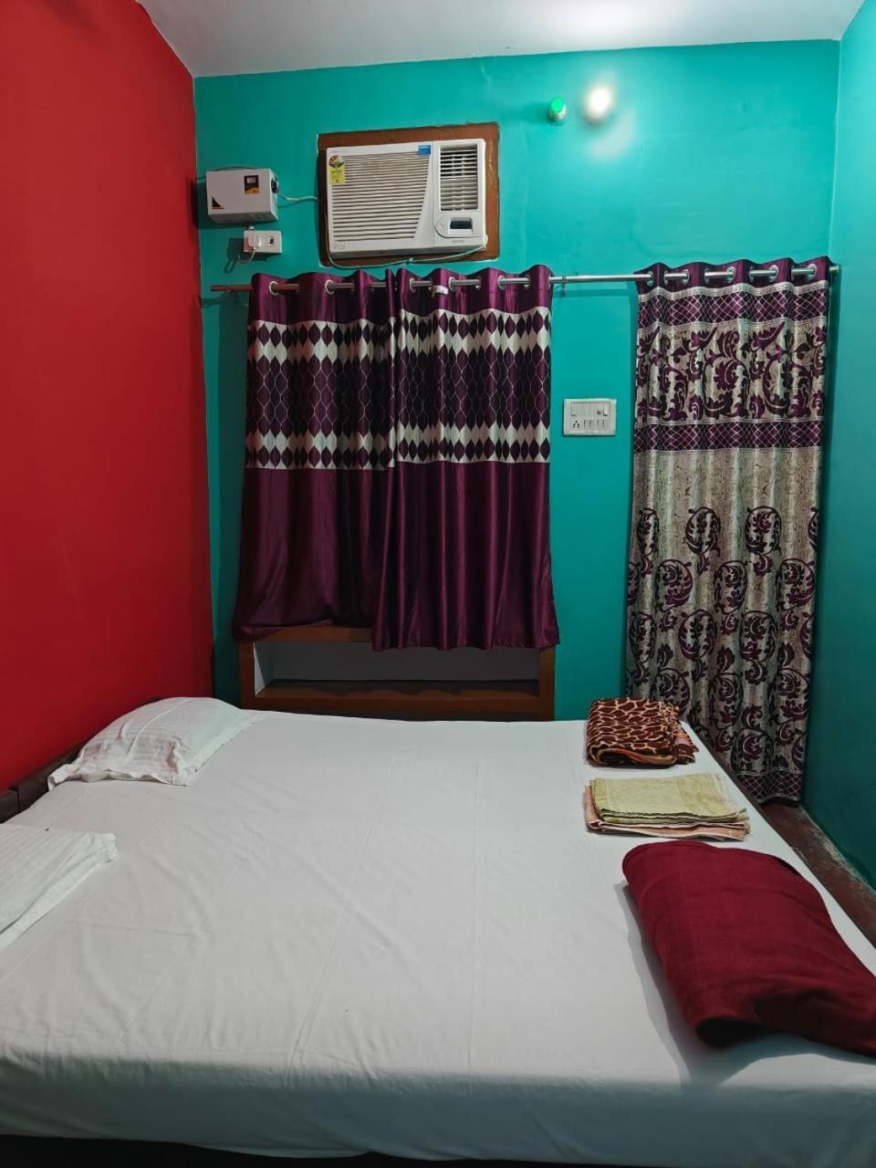 Vishnu Rest House Varanasi Exterior photo