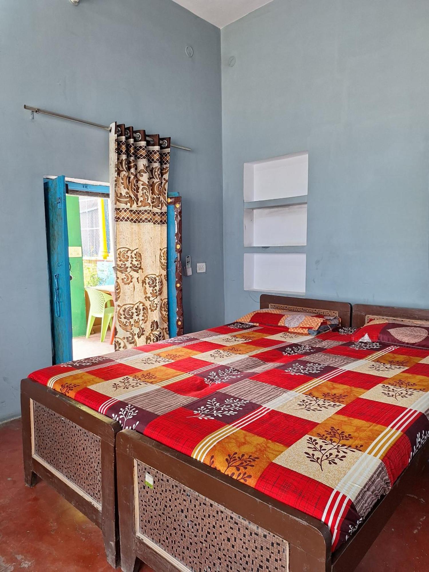 Vishnu Rest House Varanasi Exterior photo