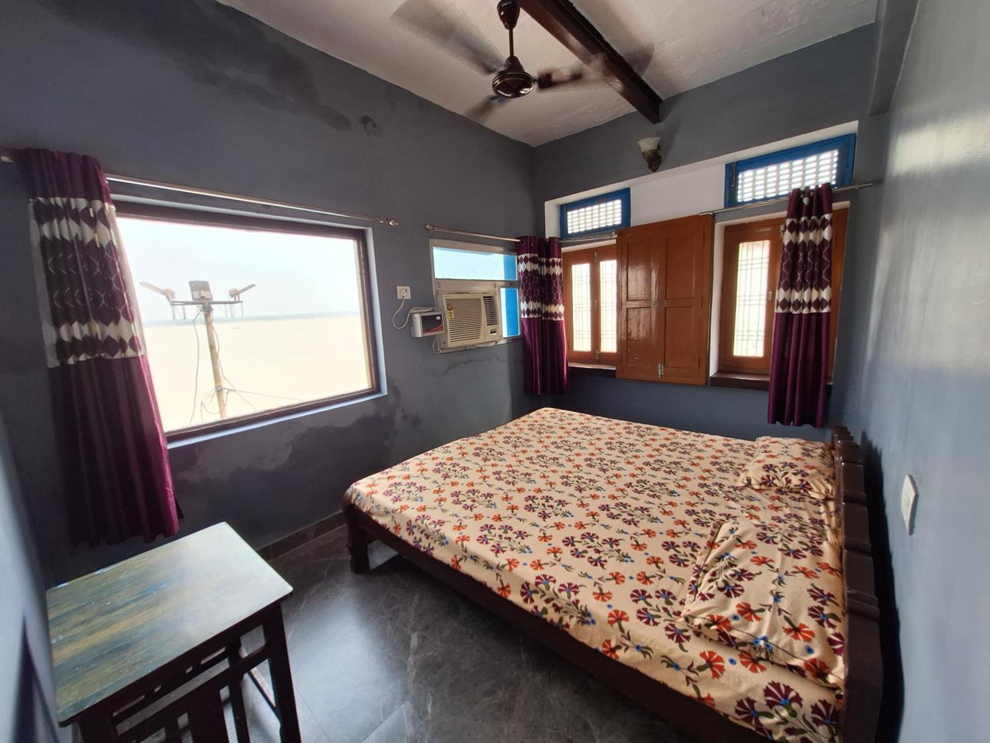 Vishnu Rest House Varanasi Exterior photo