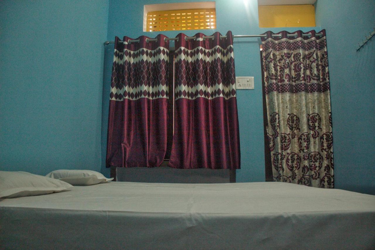 Vishnu Rest House Varanasi Exterior photo