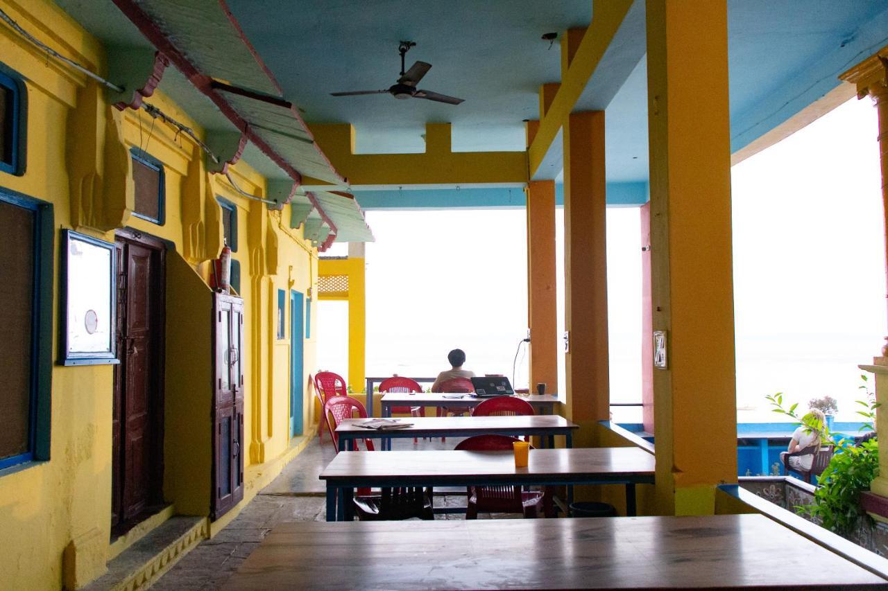 Vishnu Rest House Varanasi Exterior photo